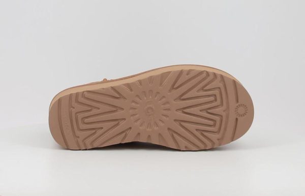 Bota Woman Classic Ultra Mini Plataform Camel - Imagen 4